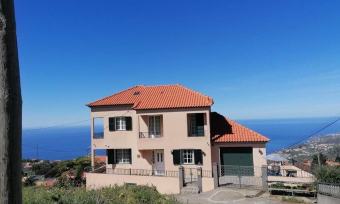 Tabua Cottage | Shelter on the Hill.