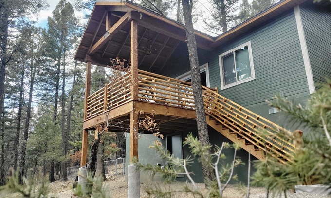 Cloudcroft Cabin | Shep's Studio Hideaway in Village