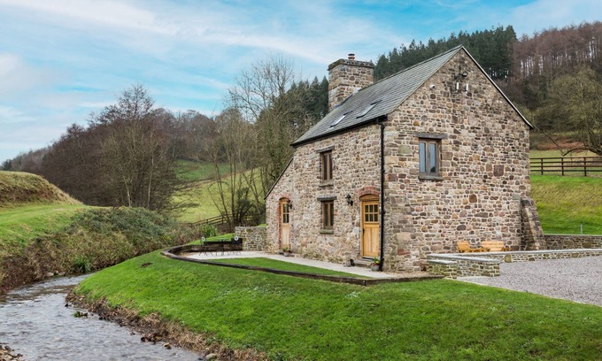 Usk Cottage | Shepherd's Cottage - a beautiful cottage sleeping 2 guests