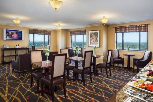 Metro Center Hotel | Sheraton Springfield Monarch Place Hotel