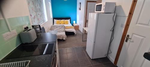 Barrow-on-Trent Apartment | Sheridan House - Self contain flats Long or Short Stay Special Rate Available