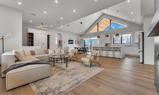 Sherkston Villa | Sherkston Oasis - Hot Tub Soaks & Luxurious Escape