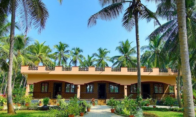 Tonse West House | Shimmering View