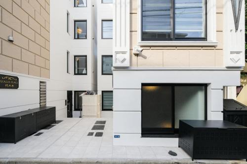 Yoyogi Apartment | Shinjuku QUALIA PLACE House