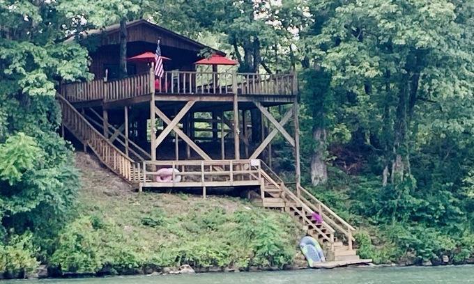 Mammoth Spring Cabin | Shipp's Landing-Cozy Secluded Retreat on the Water