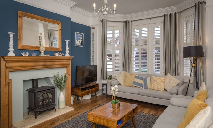 Meads Apartment | Shipside - spacious, stylish patio garden apartment in Meads village area