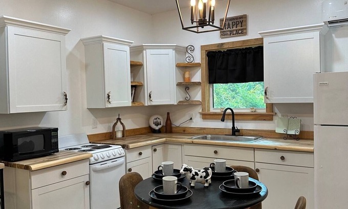 Fluker Cottage | SHL- Cow-tales Cottage