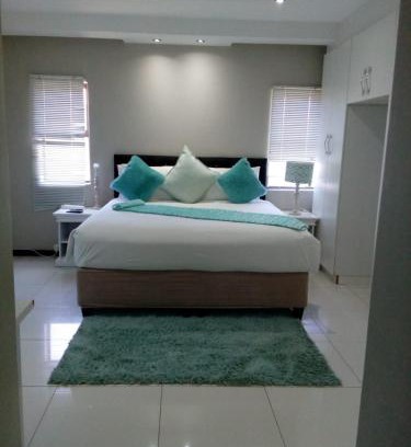 Umtata Bed & Breakfast | Shoes guest house 2