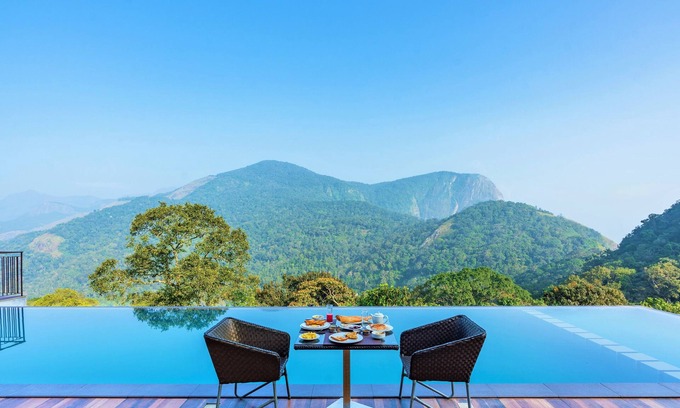 Chinnakanal Hotel | Shola Crown Resort - Munnar