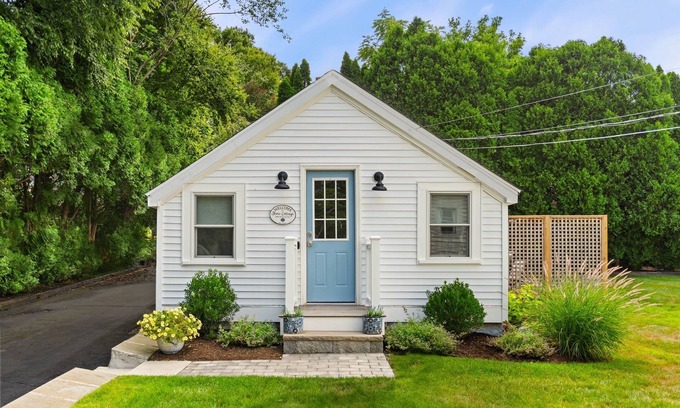 Gloucester Cottage | Shore Cottage - Coastal gem, a traveler favorite! Outdoor patio, central AC.