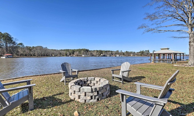 Shelby House | Shoreline Home w/Boat Dock & Fire Pit in Shelby!