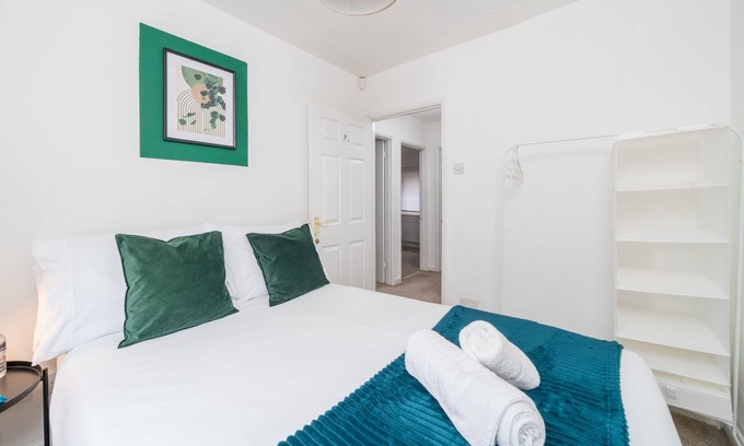 Guildford House | Short and Long Stays, Contractors, Relocator