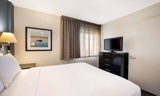 Nassau Bay Resort | Short Drive to Kemah Boardwalk! Full Kitchen, Pet-friendly, Free Parking!