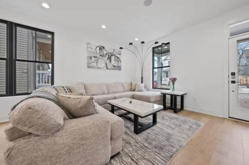 Italian Village House | Short North Convention King Bed Free Parking!