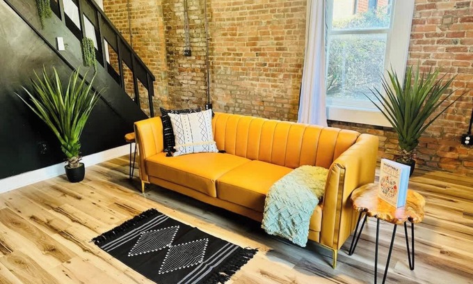 Italian Village House | Short North - Free Parking - King Bed - Convention