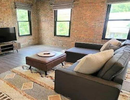 Italian Village House | Short North - Free Parking - Prime Location