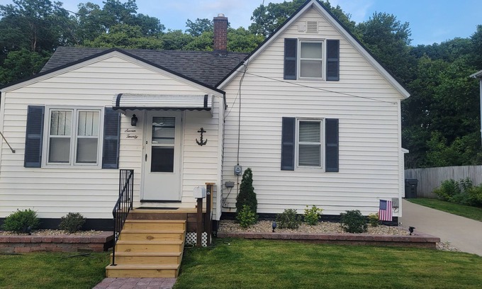 Saint Joseph House | Short walking distance to EVERYTHING St. Joe has to offer.