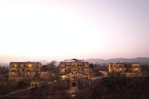 Sadri Hotel | Shrisiddhpuram