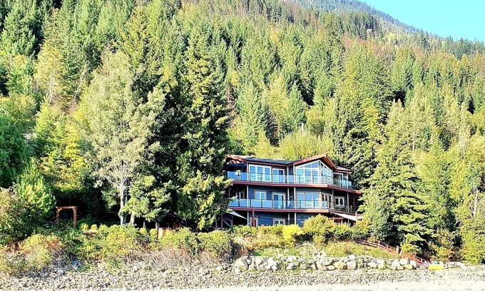 Anglemont House | Shuswap Lake-house Extraordinaire