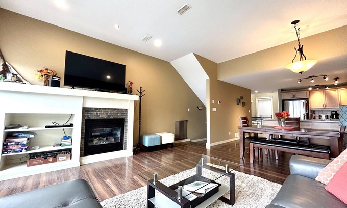Scotch Creek House | Shuswap Lakeside Retreat - Waterfront - Shuswap Vacations and Sledding Accommodation