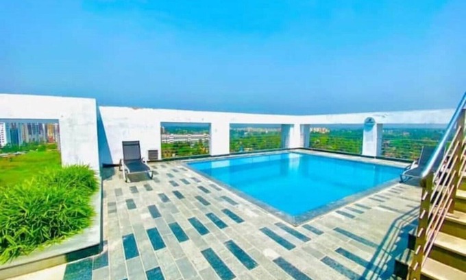 Kolkata Apartment | Siddha Xanadu Studio 604 - Pool Near Airport, CC2