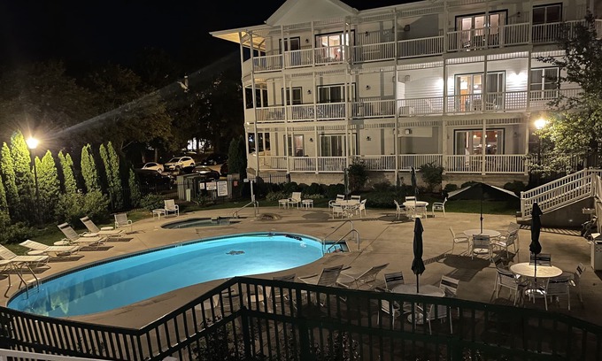 Elkhart Lake Hotel | Siebkens Resort