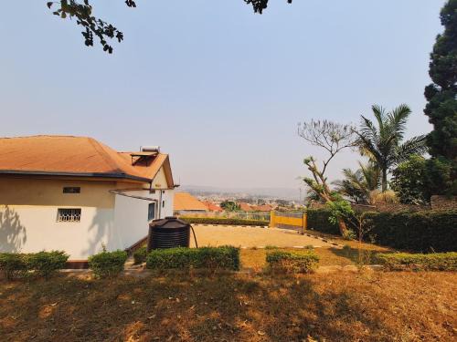 Kinazi House | Siffler sur la Colline