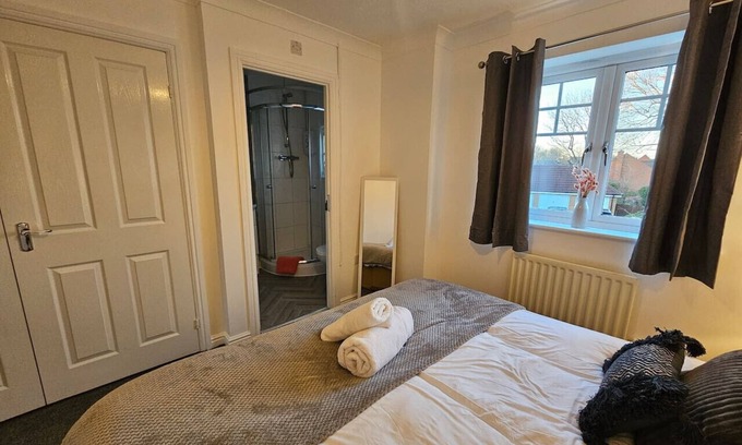 Swindon House | Sigerson House Long Stay Discounts Free Parking