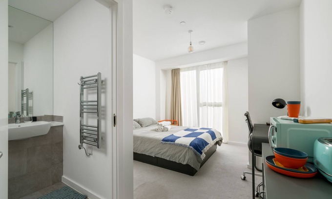 Canning Town South Apartment | Signature Skyline Apartment
