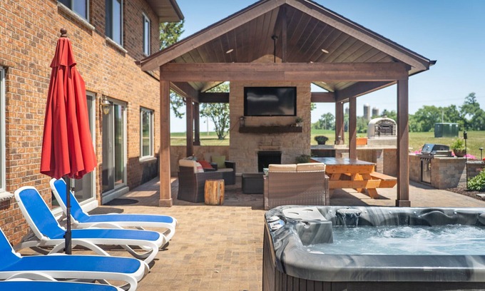 Elkhorn House | Silos view ranch