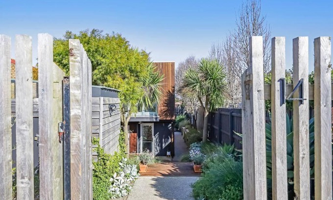 Warrnambool House | Silver Ball Retreat
