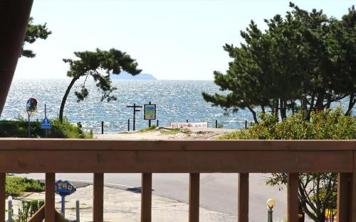 Taean House | Silver Glowing Sea Pension