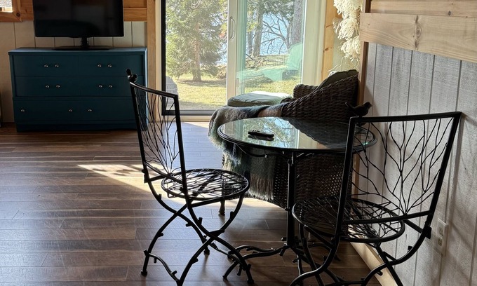 Perry House | SILVER LAKE STUDIO - Located on Silver Lake & 9 miles from Letchworth State Park