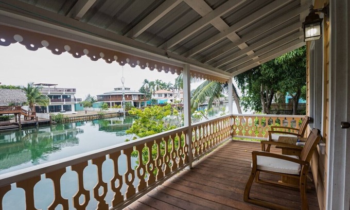 Placencia Cottage | Silver Leaf Cabana 1-Bedroom Cottage on the Water