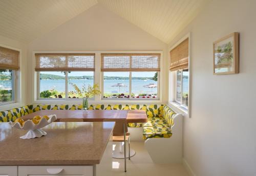 Greenport West Hotel | Silver Sands Motel & Beach Bungalows