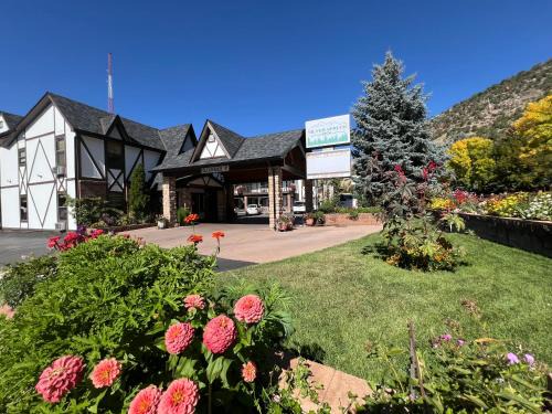 Glenwood Springs Hotel | Silver Spruce Inn
