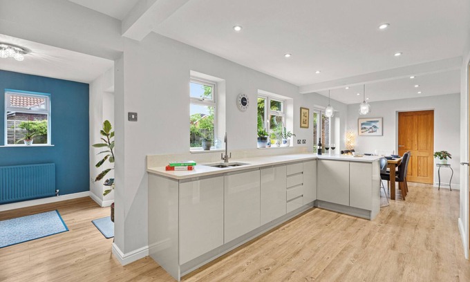 Ashby-de-la-Zouch House | Silver Stag Properties, Spacious 4 BR House