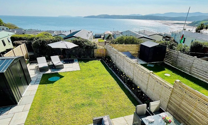 Tyn-y-Gongl Cottage | Silver Strand - Three Bedroom Cottage, Sleeps 6