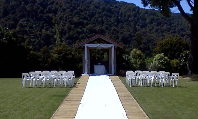 Stokes Valley Hotel | Silverstream Retreat