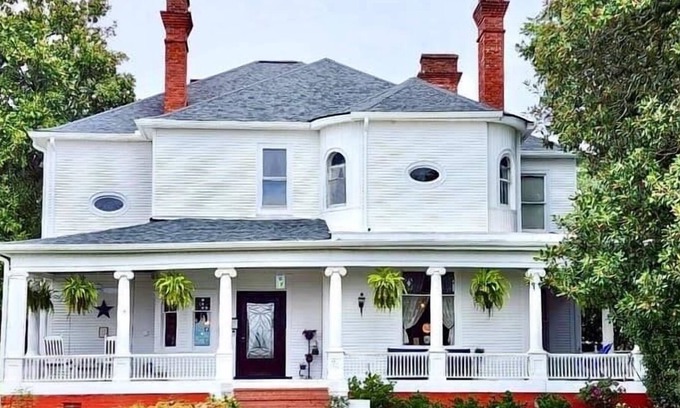Toccoa Bed & Breakfast | Simmons-Bond Inn Bed & Breakfast