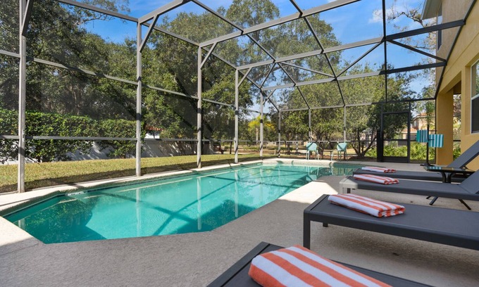 Veranda Palms House | Simple Clean Comfortable, Sleeps 8, Private Pool, Close to Disney!