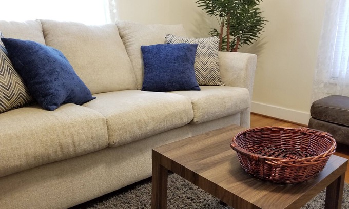 Manhattan House | Simple & Clean - PRIVATE DOWNTOWN COTTAGE - Easy to K-State & Mall