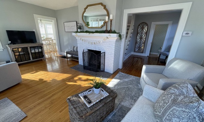 Quincy House | Simply Charming Cottage