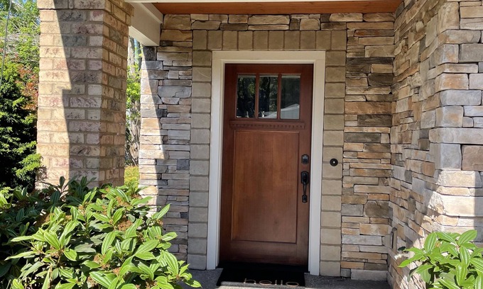 Sunnyside House | Simply Chic Happy Valley Townhome -15 mins. to PDX Airport