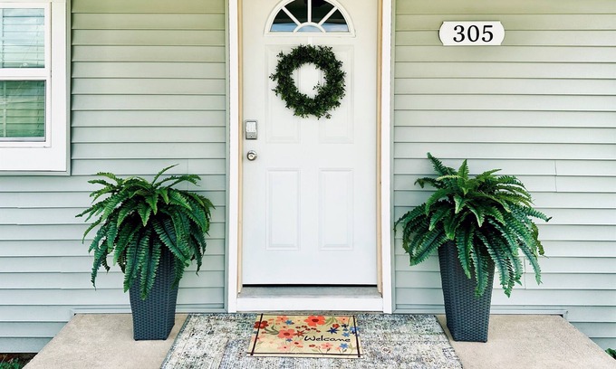 Salem House | Simply Salem Cottage - King beds - Dog Friendly!
