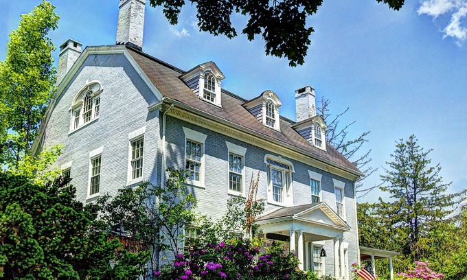 Simsbury Center Bed & Breakfast | Simsbury 1820 House