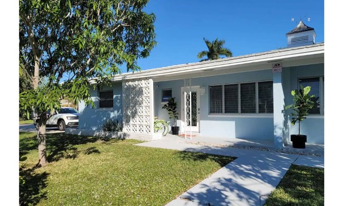 Palm Beach Shores House | Singer Island 2 bedroom w/free parking- no stairs (North unit)
