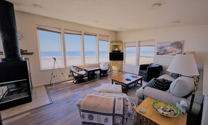 Tierra Del Mar House | Singing Sands #109- Oceanfront cabin in peaceful Tierra Del Mar.