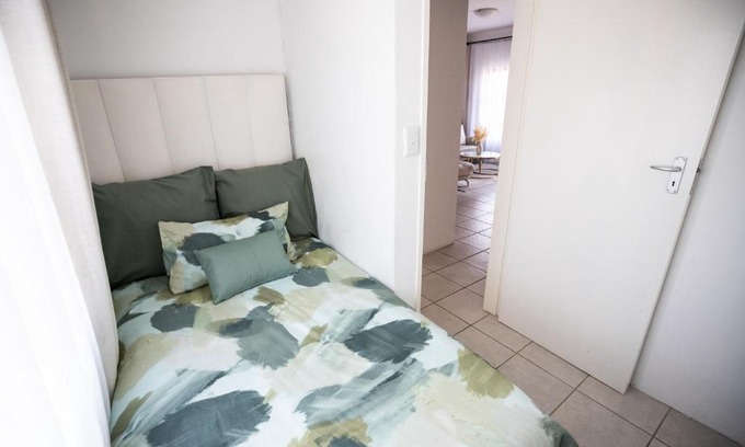 Govan Mbeki House | SINGLE Bedroom No Loadshedding House