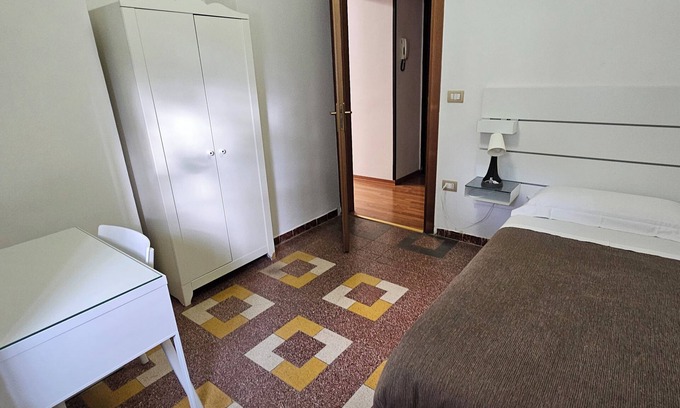 Potenza House | Single Room with Shared Bathroom and Private Parking in Loco
